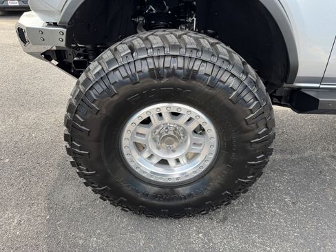 Used 2021 Ford Bronco Wildtrak image 9