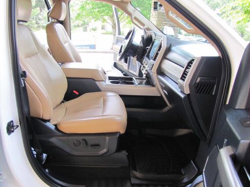 Used 2022 Ford F250 Lariat w/ Lariat Value Package image 22