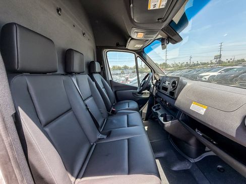 New 2024 Mercedes-Benz eSprinter 170 Cargo image 17