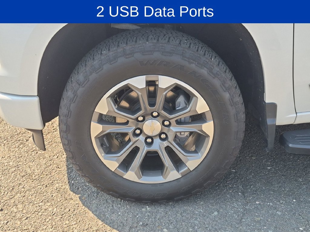 Used 2024 Chevrolet Silverado 1500 High Country w/ Technology Package AWD/4WD image 10