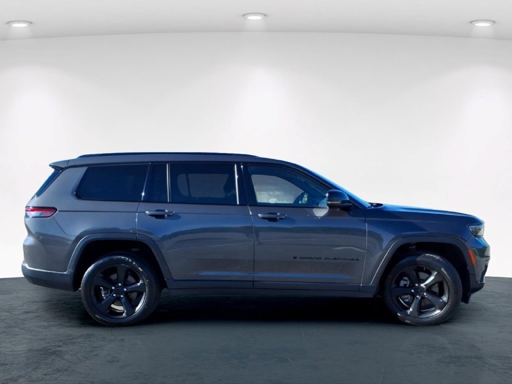 Used 2023 Jeep Grand Cherokee L Laredo AWD/4WD image 7