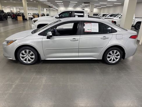 Certified 2023 Toyota Corolla LE image 4