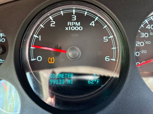 Used 2013 Chevrolet Avalanche LTZ AWD/4WD image 17