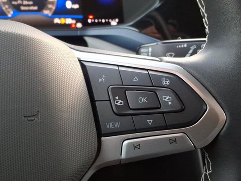 Certified 2024 Volkswagen Taos SE image 12