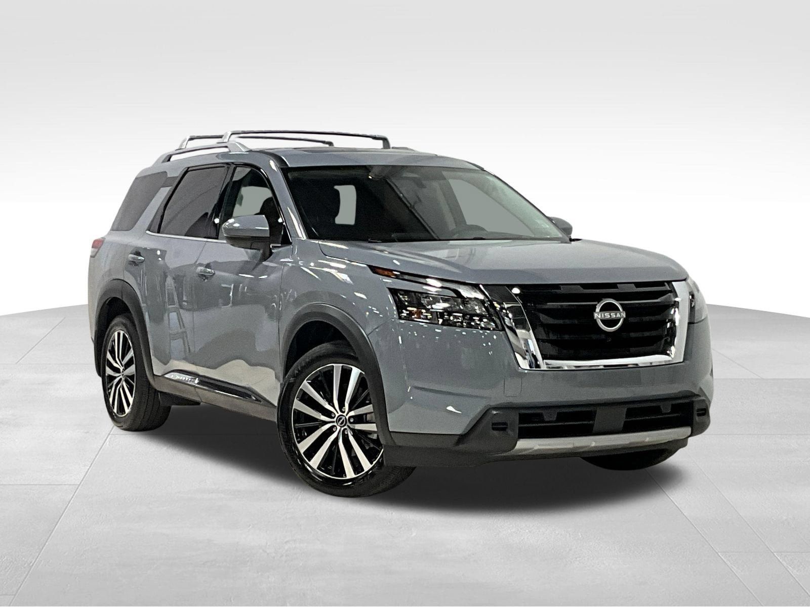 Used 2025 Nissan Pathfinder Platinum w/ Cargo Package AWD/4WD image 1