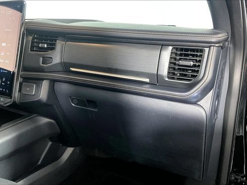 Used 2023 Ford Expedition Platinum AWD/4WD image 16