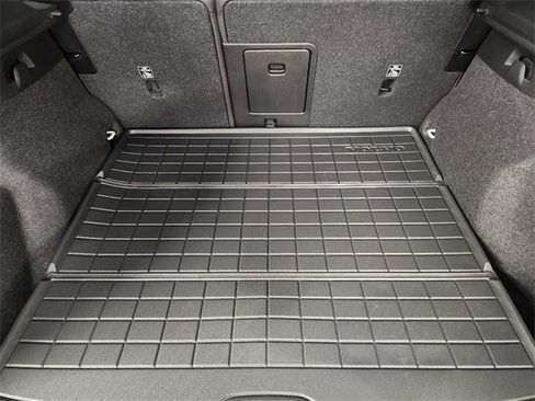 New 2024 Volvo XC40 Recharge Plus w/ Protection Package Premier image 33