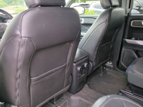 Used 2022 Ford Explorer XLT w/ Equipment Group 202A image 18