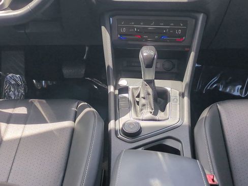 Used 2022 Volkswagen Tiguan SE image 21