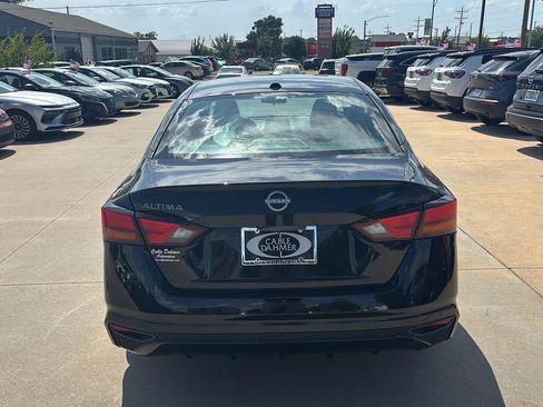 Used 2025 Nissan Altima 2.5 SV FWD image 5