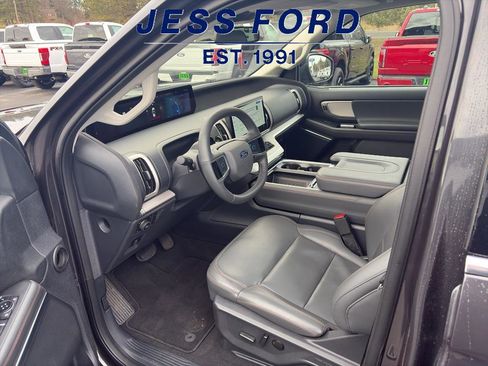 Used 2025 Ford Expedition Max Active image 18