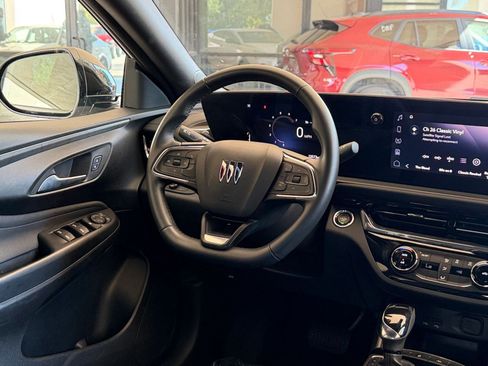 Used 2025 Buick Envista Sport Touring image 28