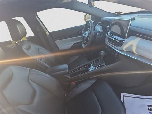 Used 2024 Jeep Compass Limited image 15