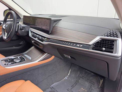 Used 2023 BMW X7 xDrive40i w/ Climate Comfort Package image 15