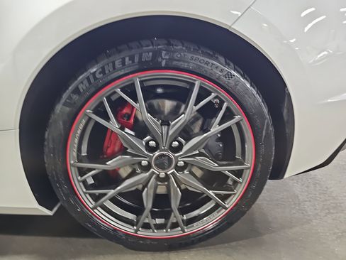 Used 2023 Chevrolet Corvette Stingray Premium Cpe w/ Z51 Performance Package RWD image 35