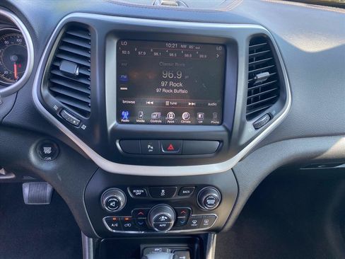 Used 2018 Jeep Cherokee Limited AWD/4WD image 11