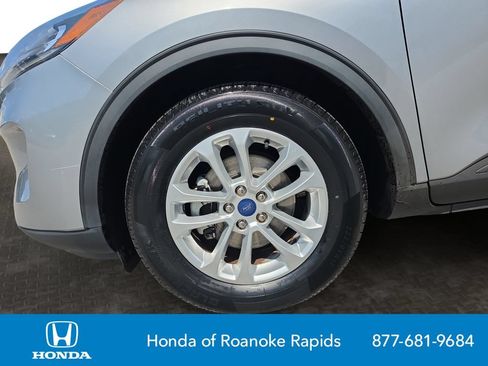 Used 2022 Ford Escape SE w/ Convenience Package FWD image 9