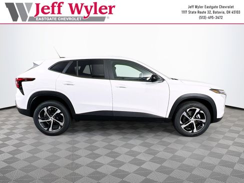 New 2026 Chevrolet Trax RS w/ Sunroof Package FWD image 31