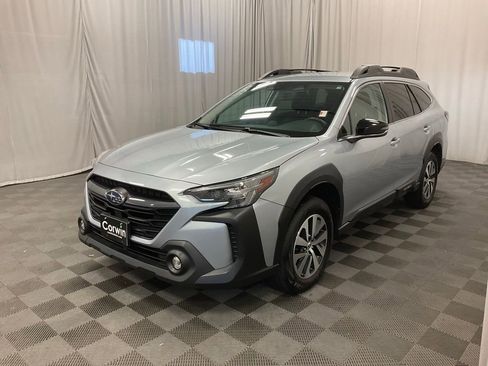 Used 2024 Subaru Outback Premium AWD/4WD image 8