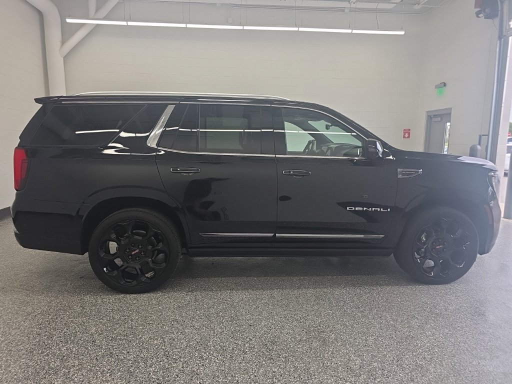 Used 2025 GMC Yukon Denali Ultimate AWD/4WD image 6