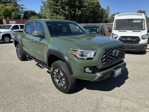 Used 2021 Toyota Tacoma TRD Off-Road w/ Technology Package AWD/4WD image 17