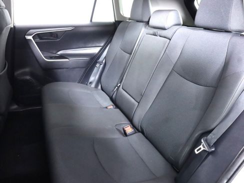 Used 2021 Toyota RAV4 LE image 31