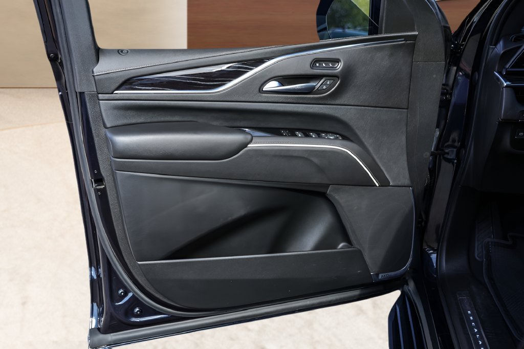 Used 2021 Cadillac Escalade ESV Sport w/ Driver Assist Tech Package AWD/4WD image 24