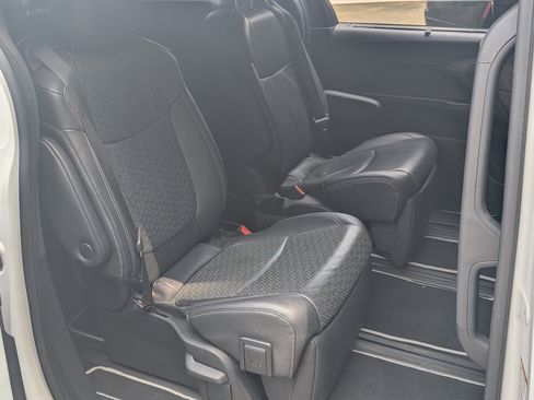 Used 2023 Toyota Sienna XSE AWD/4WD image 23