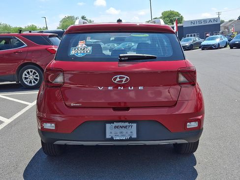 Used 2023 Hyundai Venue Limited FWD image 5