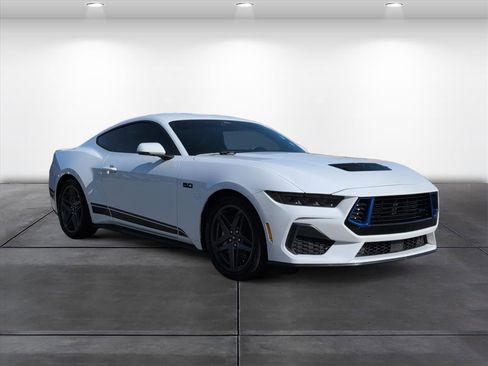 Used 2024 Ford Mustang GT Premium image 2