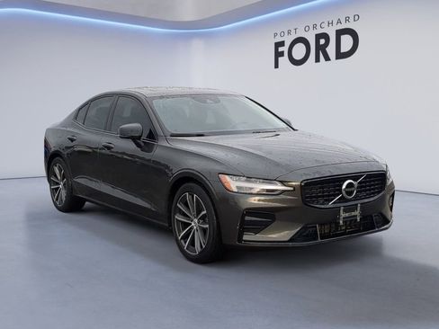 Used 2022 Volvo S60 B5 Momentum image 7