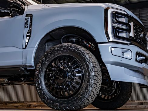 Used 2026 Ford F350 Platinum w/ FX4 Off-Road Package AWD/4WD image 17