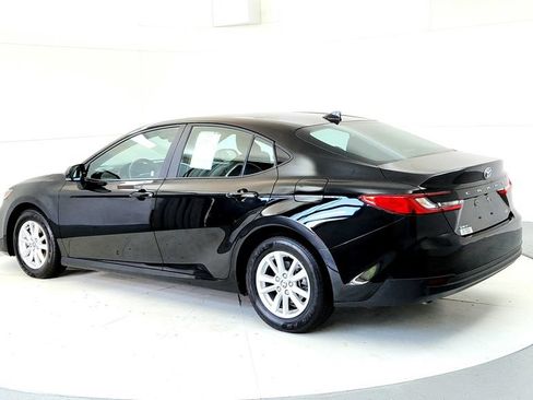 Used 2025 Toyota Camry LE FWD image 4