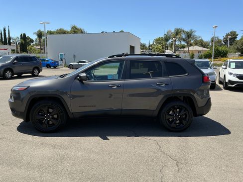 Used 2017 Jeep Cherokee High Altitude AWD/4WD image 2