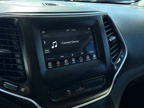 Used 2019 Jeep Cherokee Latitude Plus w/ Comfort/Convenience Group AWD/4WD image 18