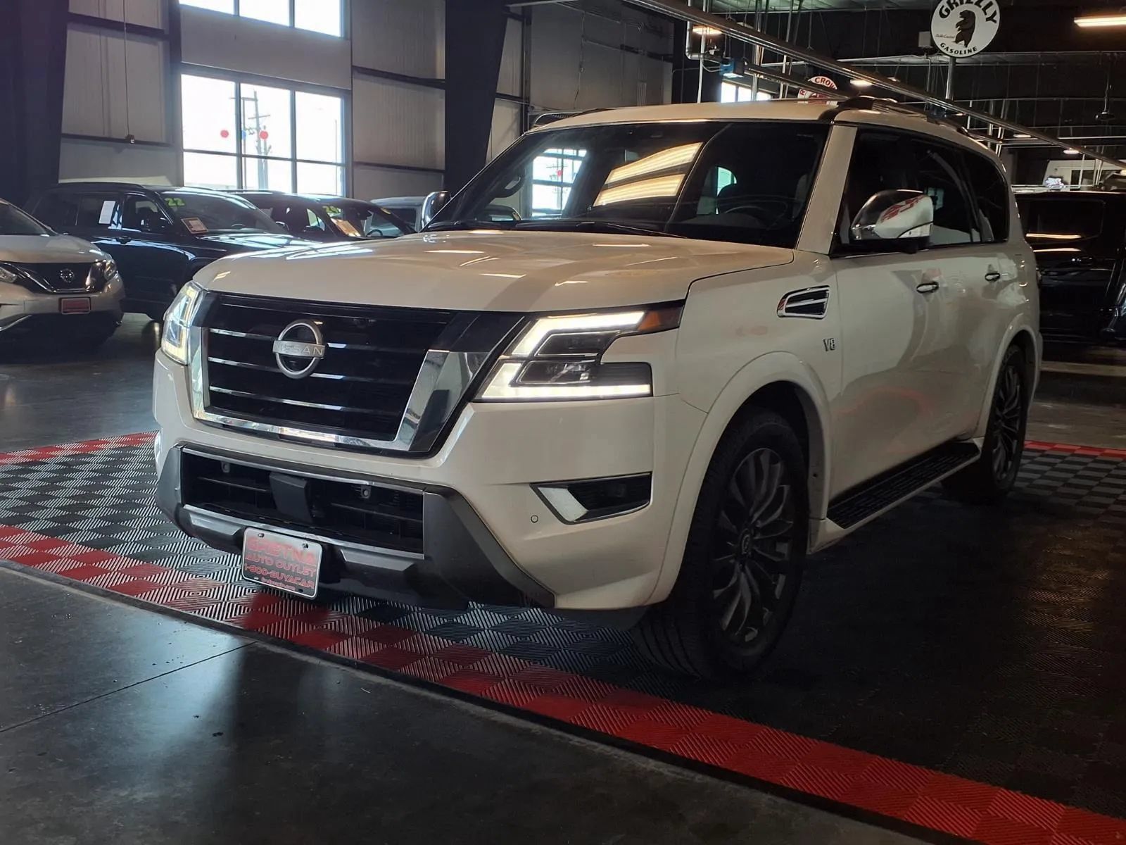 Used 2022 Nissan Armada Platinum w/ Captain's Chairs Package AWD/4WD image 4