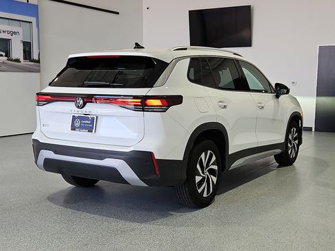 Certified 2025 Volkswagen Tiguan S FWD image 8