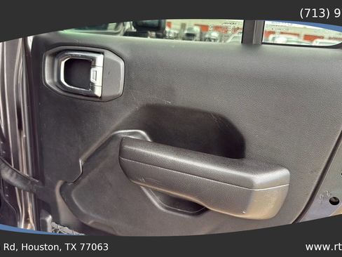 Used 2018 Jeep Wrangler Unlimited Sport S image 36