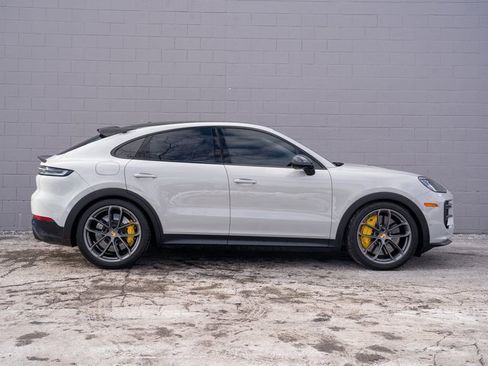 Certified 2024 Porsche Cayenne Turbo GT image 8
