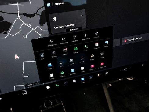 Used 2023 Tesla Model S Base image 33