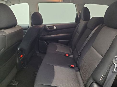 Used 2018 Nissan Pathfinder SV image 18