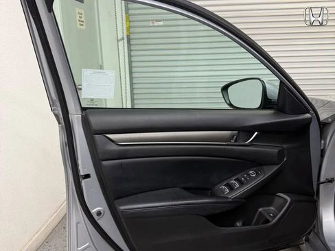 Used 2018 Honda Accord LX image 11