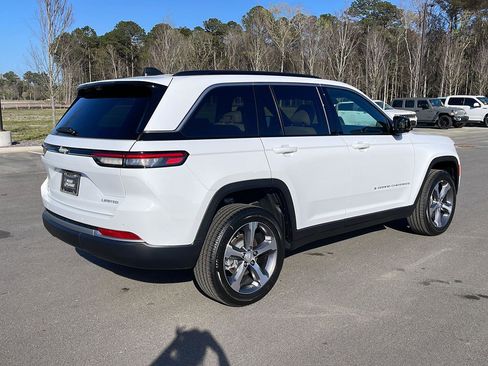New 2026 Jeep Grand Cherokee Limited w/ Luxury Tech Group II AWD/4WD image 6
