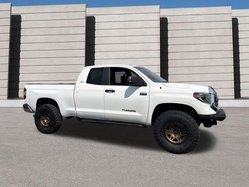 Used 2015 Toyota Tundra SR5 w/ SR5 Upgrade Package AWD/4WD image 6