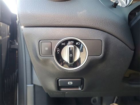 Used 2015 Mercedes-Benz CLA 250 image 27