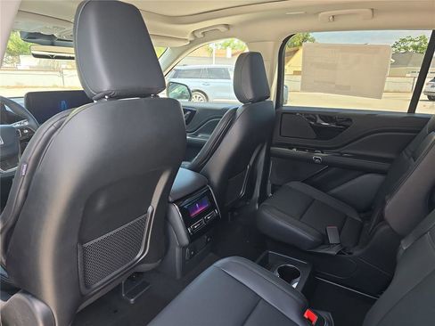 New 2026 Lincoln Aviator Premiere image 10