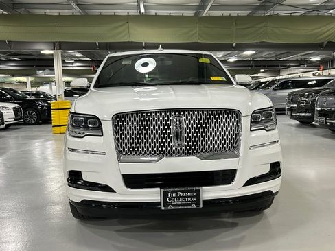 Used 2022 Lincoln Navigator L Reserve w/ Monochromatic Package AWD/4WD image 6