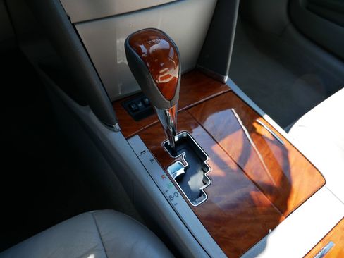 Used 2011 Toyota Camry XLE w/ SE/XLE Extra-Value Pkg image 24