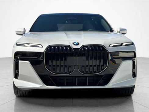 New 2026 BMW 740i xDrive T image 8