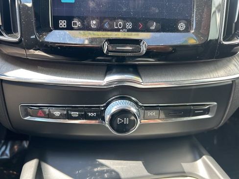 Certified 2025 Volvo XC60 B5 Plus AWD/4WD image 25